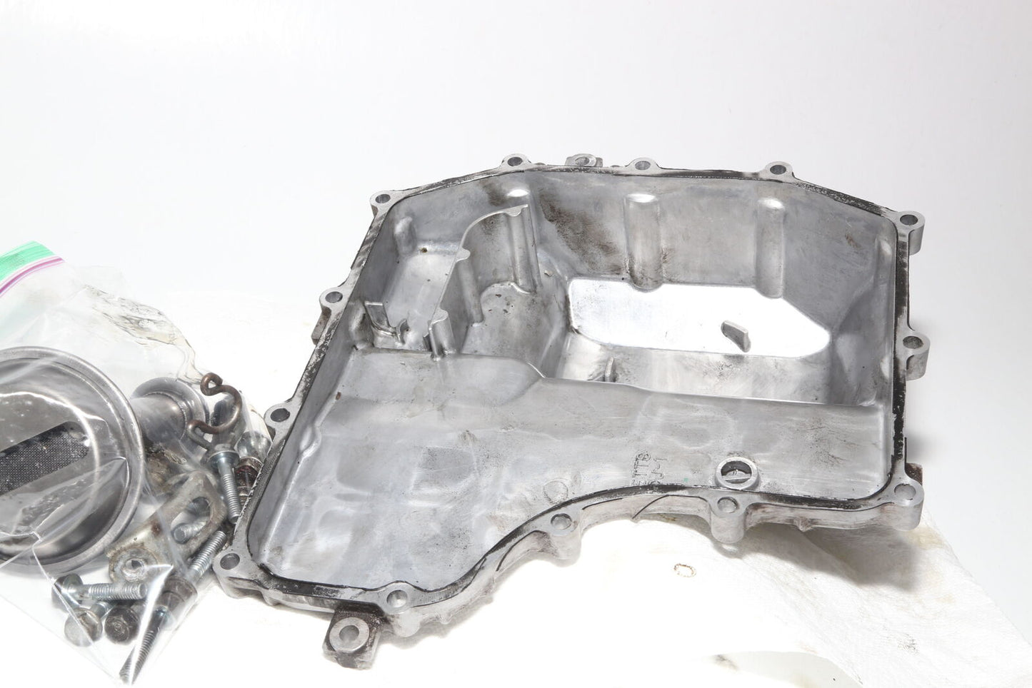 2000-2001 Honda Cbr929rr Engine Motor Bottom Oil Pan Cover w/Bolts OEM