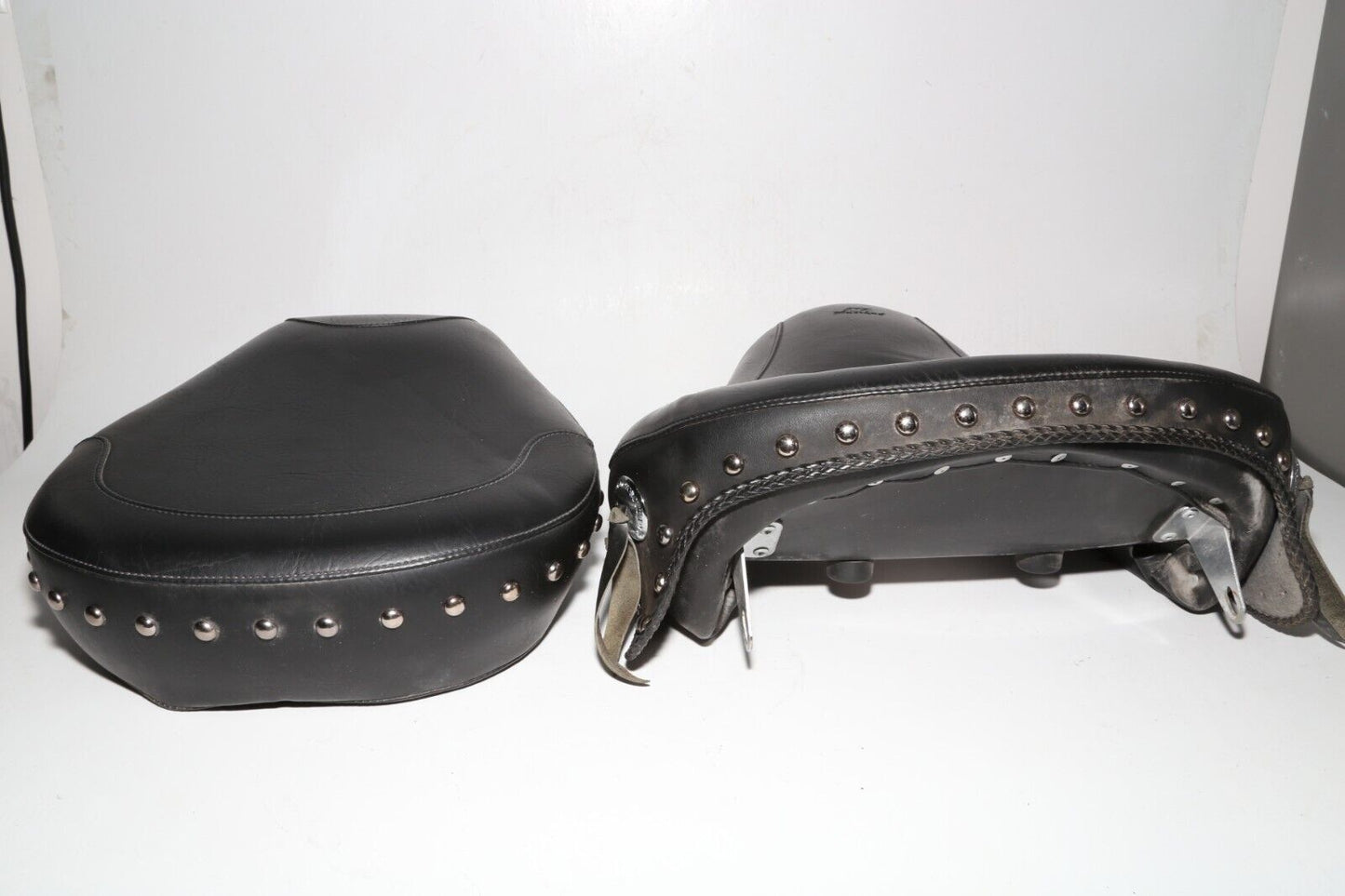 02-03 Kawasaki Vulcan 1500 Classic Mustang Front Seat & Rear Seat Set *NICE*