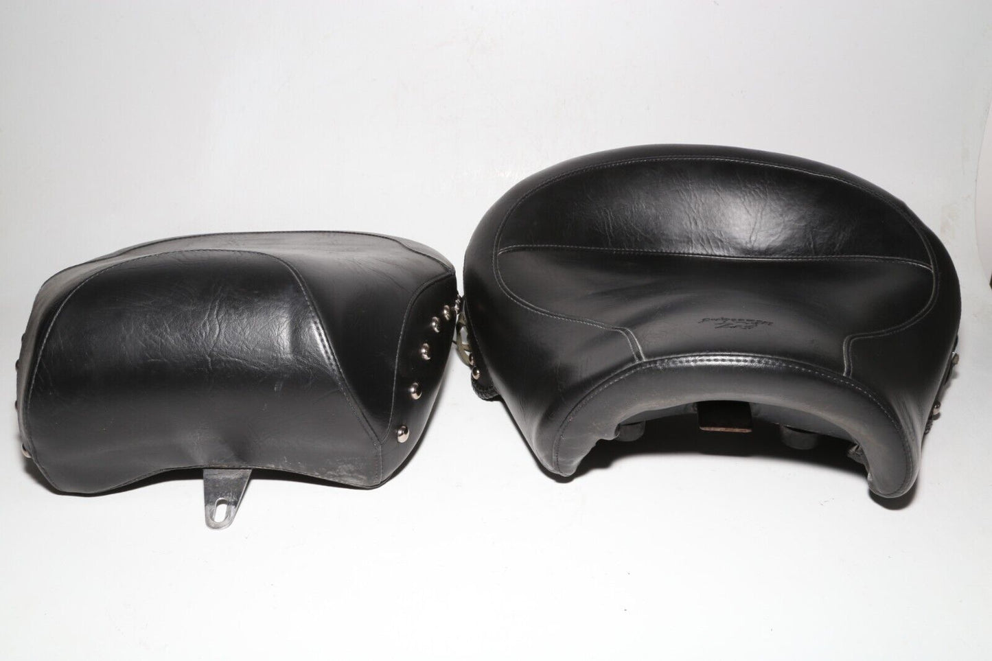 02-03 Kawasaki Vulcan 1500 Classic Mustang Front Seat & Rear Seat Set *NICE*